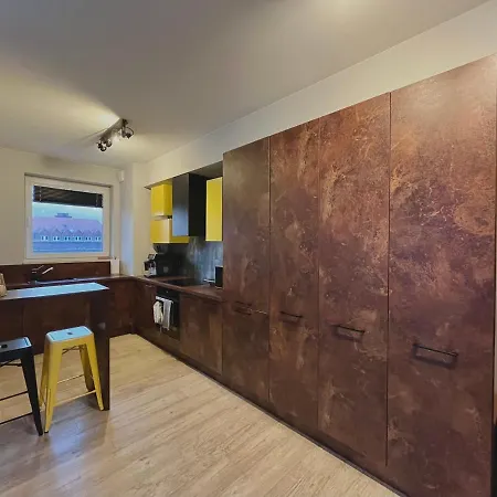 Yellow - Bastion Walowa Ev Center Free Parking In Garage *