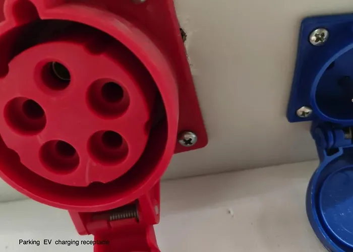 Yellow - Bastion Wałowa Ev Center Free Parking In Garage *