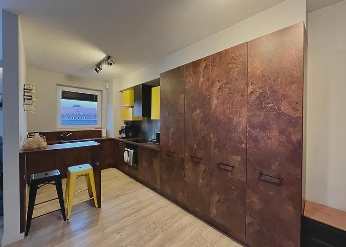 Yellow - Bastion Wałowa Ev Center Free Parking In Garage *