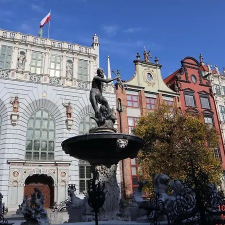 Yellow - Bastion Walowa Ev Center Free Parking In Garage *