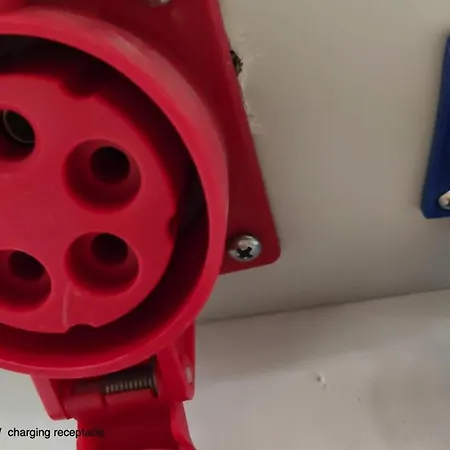 Yellow - Bastion Walowa Ev Center Free Parking In Garage *